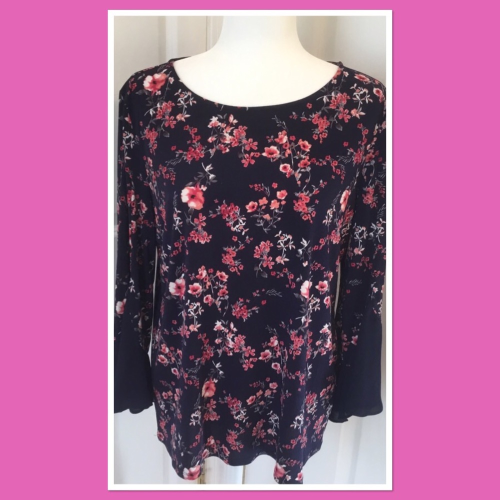 White House Black Market Blue Floral Top - Large